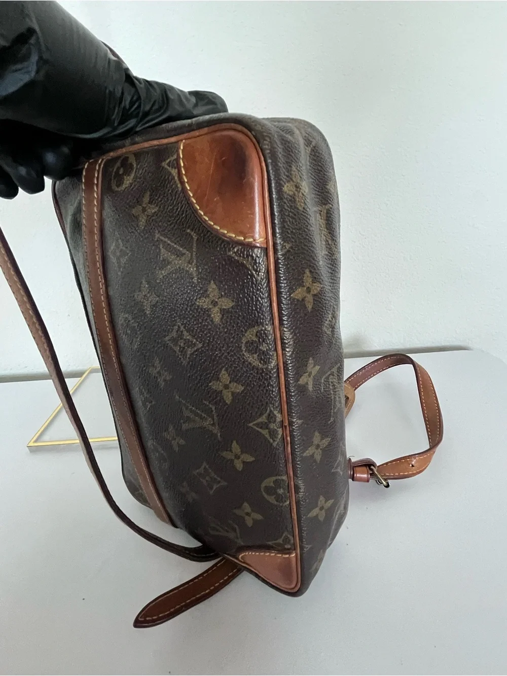 LOUIS VUITTON TROCADERO 27 MONOGRAM SHOULDER BAG.